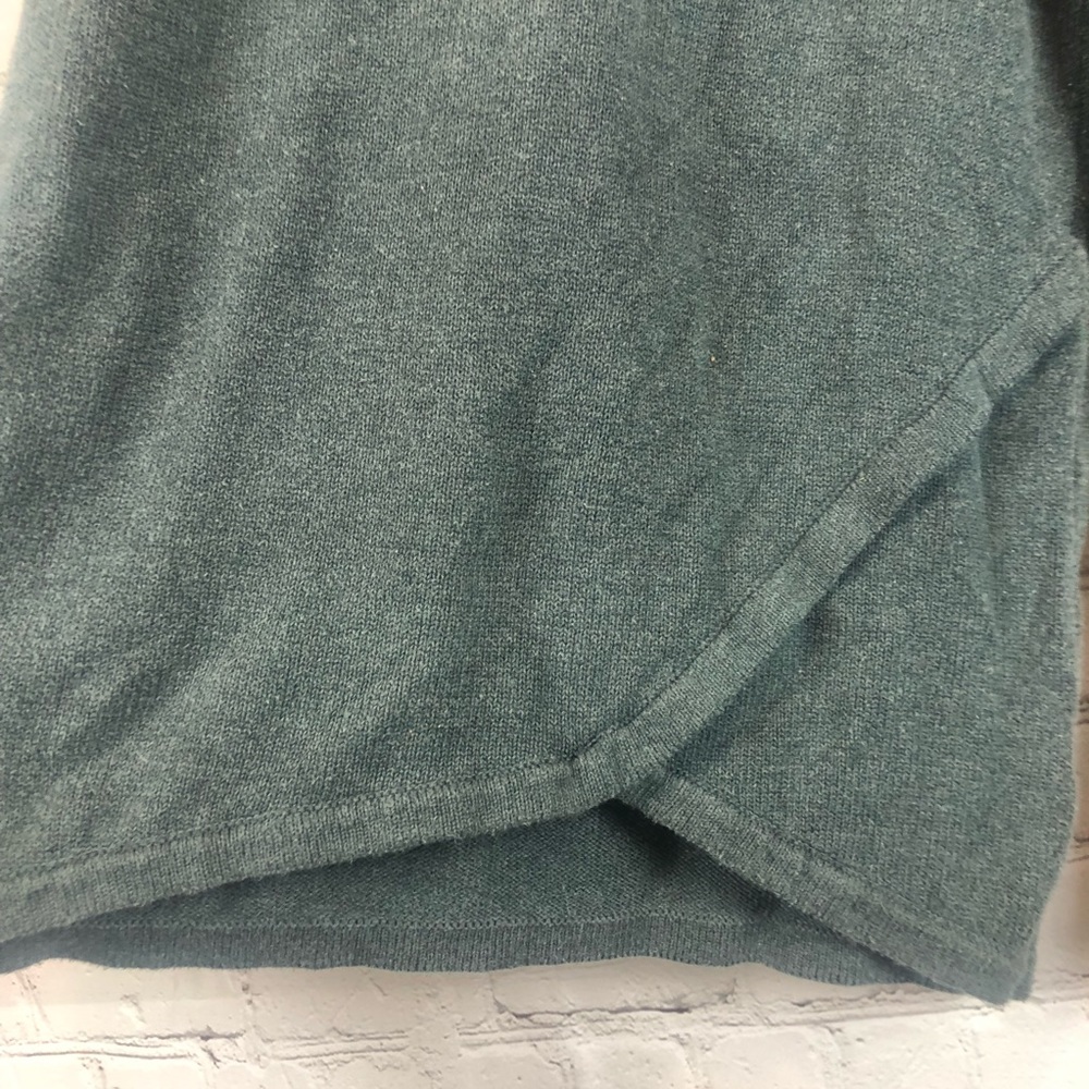 Akini Cowl Neck Asymmetrical Knit Sweater Green with Thumb Holes Women’s XS - Picture 4 of 8